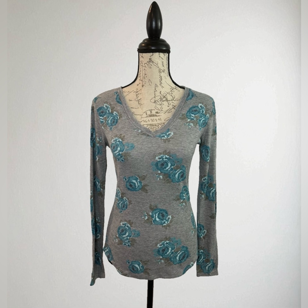 Rue21 Gray and Teal Floral V-Neck Tee